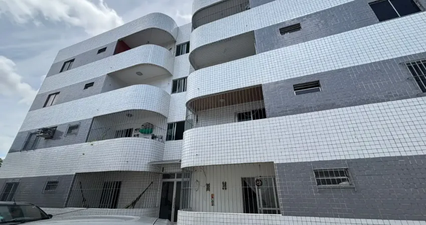 Excelente apartamento térreo no bairro do cordeiro fone: 81996344755