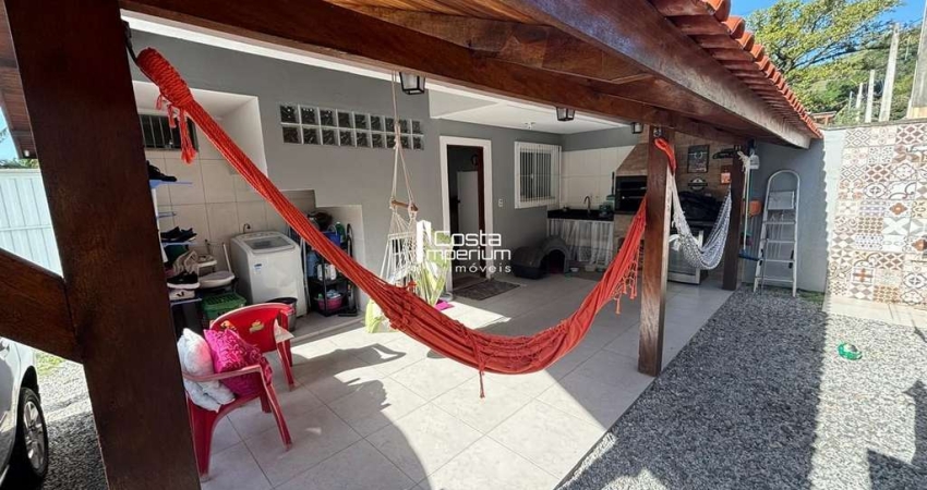 Casa à venda no bairro Praia das Taquaras em Balneário Camboriú/SC
