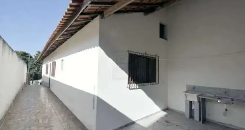 Casa  2 Quartos sendo 1 suite 2 vagas amplo quintal em Cotia Bairro Lageado