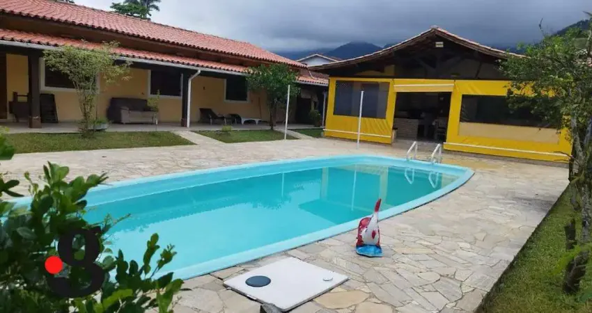 Casa de Praia à Venda na Praia da Cocanha – Massaguaçu, Caraguatatuba