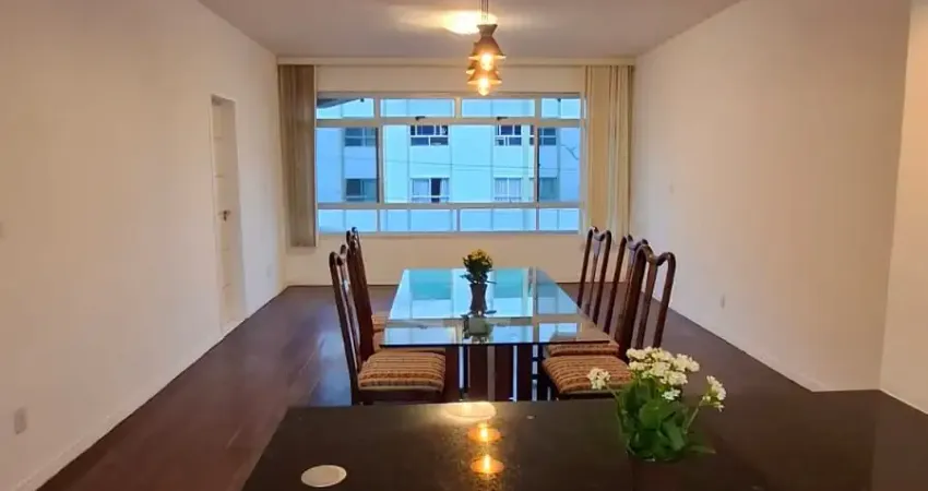 Oportunidade Única ! Excelente Apartamento com churrasqueira, reformado, Amplo!