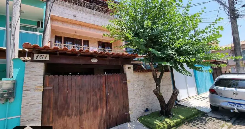 Cosmorama - Cond. Beija-Flor III, Triplex com 4 quartos sendo 1 suíte
