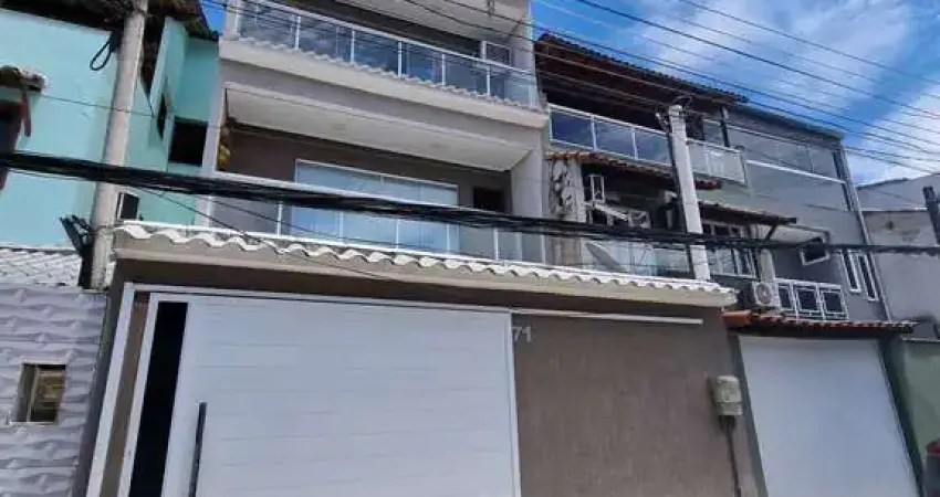 Cosmorama - Condomínio Beija-Flor III, Excelente Triplex com 2 Suítes