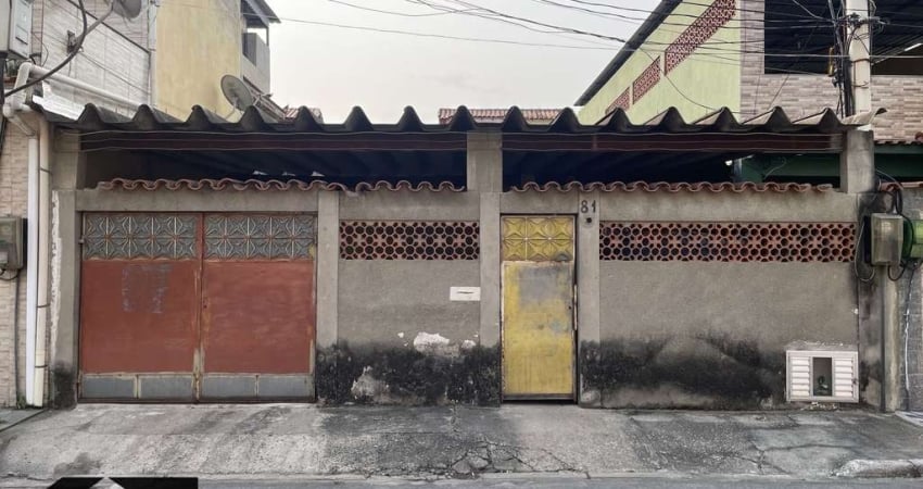 Casa de 2 Quartos em Terreno Amplo à Venda em Cosmorama, Mesquita/RJ