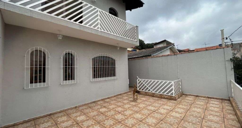 Sobrado a venda no JD ABRIL, Osasco: 3 quartos, suite, garagem coberta e quintal.