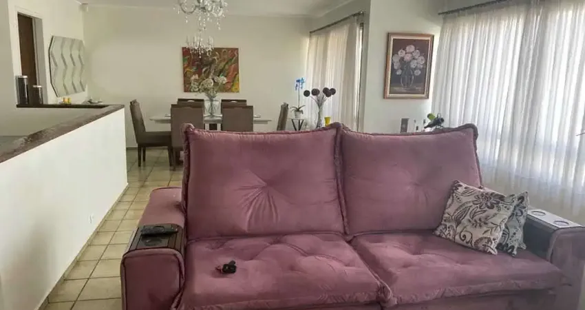 Bela casa assobradada a venda no Parque Continental