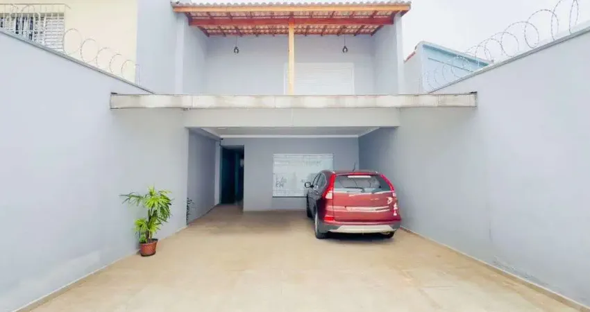 Linda Casa Sobrado com 2 Dormitorios e Piscina Aquecida no Parque Continental