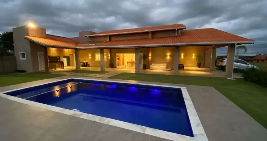 Casa de luxo no Condominio Ninho Verde II - PARDINHO - SP,  com piscina aquecida
