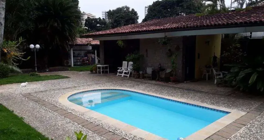 Casa linear para venda possui 435 metros quadrados com 4 quartos em Itanhangá - Rio de Janeiro - RJ