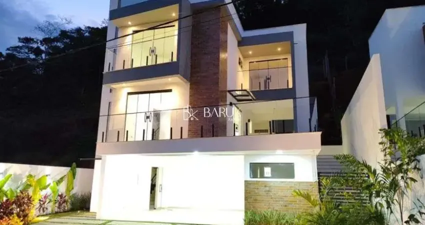 Casa Triplex com elevador no condomínio Pedras Altas no bairro Aeroporto ao lado da Sociedade Portug