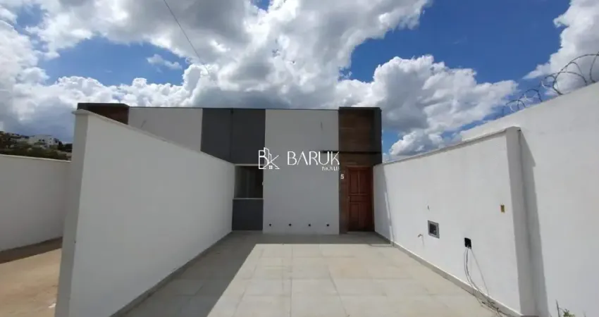 Casa triplex, São Pedro,  3 quartos, suíte, quintal, 2 vagas. Excelente oportunidade.