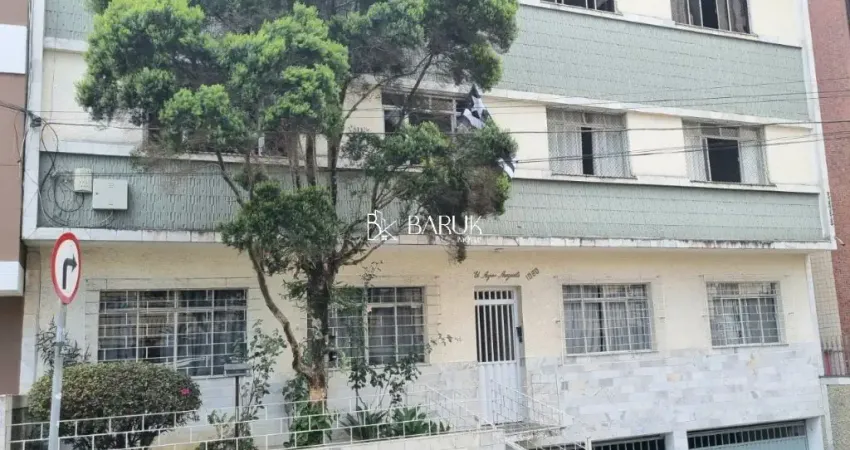 Santa Helena,  4 quartos, dce, garagem. Um lance de escadas.