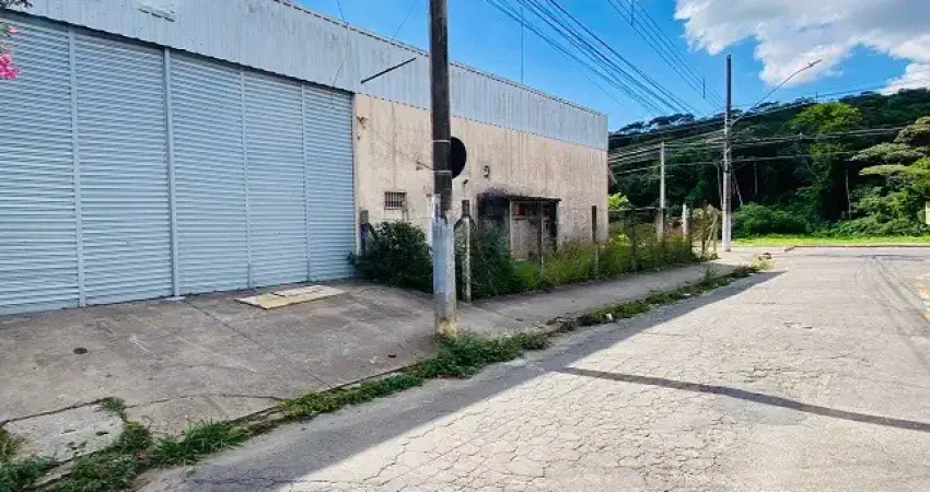 Industrial,  galpão com 190 m2, 2 banhos, excelente localização.