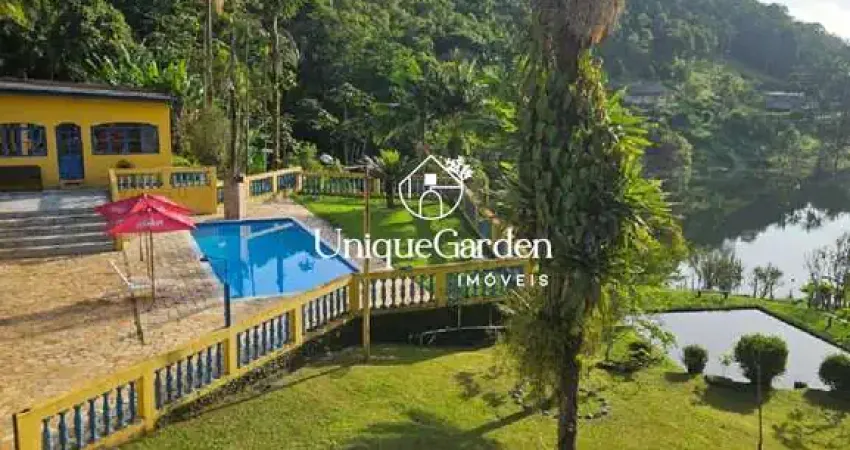 Chácara à venda em Paraibuna-SP, bairro Pavoeiro, 4 quartos, 1 suíte, 2 salas, 2 banheiros, 250m² de área. Venha conhecer!
