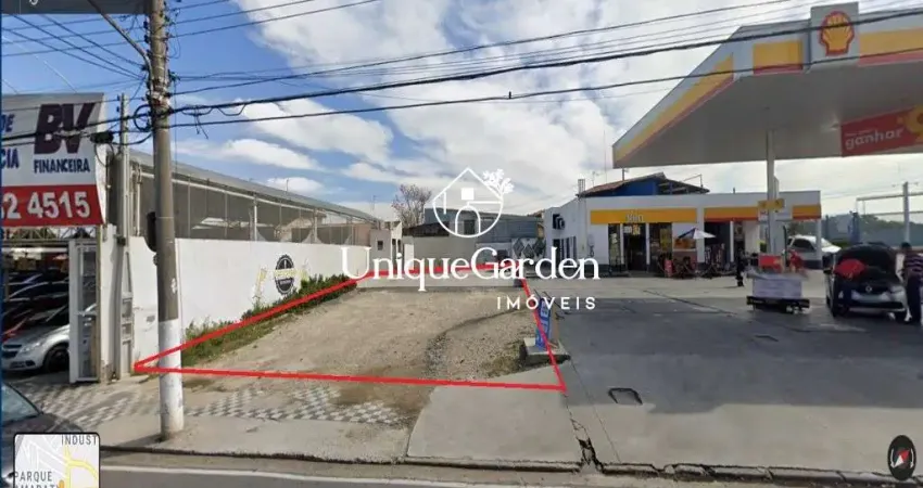 Ponto Comercial para Locação no Centro de Jacareí-SP: 1 sala, 1 banheiro, 5 vagas de garagem, 430m² de área!