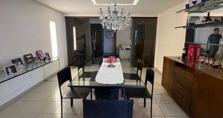 Apartamento à venda com 304m², 3 dormitórios, 3 suítes, varanda em todos quartos, dependência compl