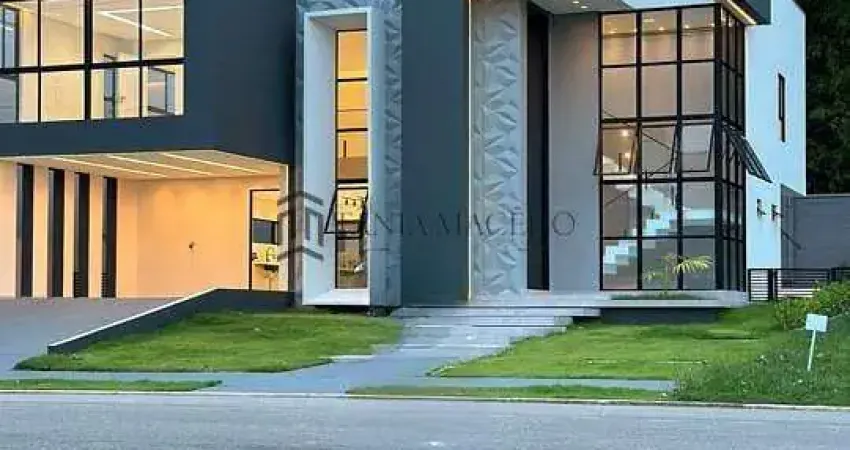 Casa à venda com 306m2, 5 dormitórios sendo 5 suítes e 2 vagas de garagem, ótimo local, no cond. al