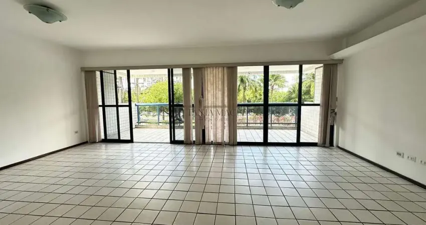Apartamento à venda com 200m², 4 quartos sendo 2 suítes, wc social, sala 3 amb, varanda, cozinha e