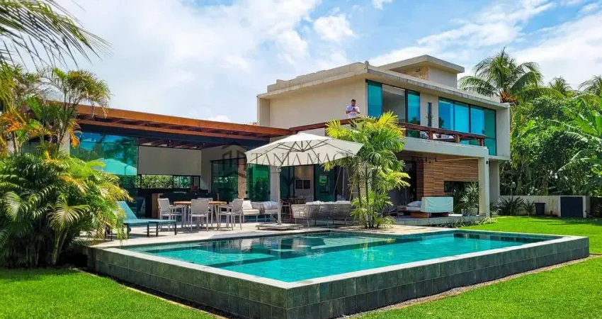 Casa à venda com área total de 720m² e 450m² de área construída, 4 suítes rooftop com vista mar. Se