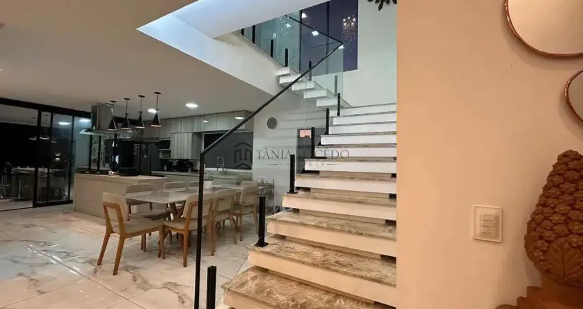 Casa à venda com 298m², 04 dormitórios, sendo 01 suíte master com closet, Varanda, escritório, 2 va