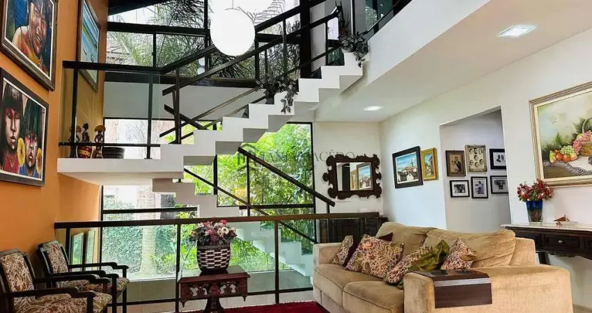 Casa à venda com 360m², 5 dormitórios, 5 suítes, Sala três ambientes, Espaço gourmet, 3 vagas, Alph