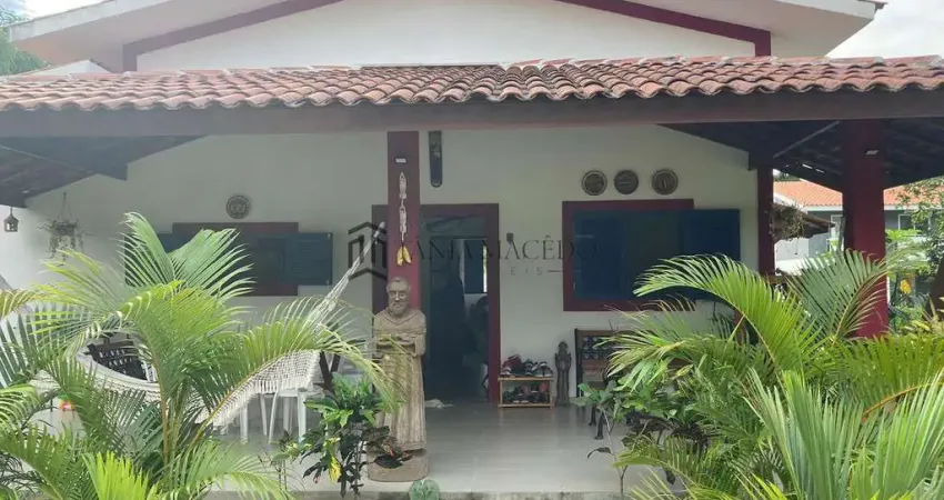 Casa à venda 140m², 4 dormitórios,   armários, sala para 2 ambientes, quintal amplo, Aldeia dos Cam