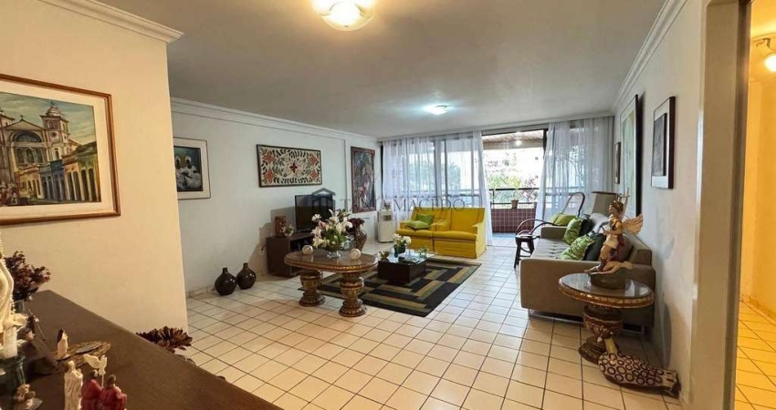 Apartamento à venda, 3 Dormitórios sendo 1 suite, 140m² de área útil, localização maravilhosa Casa