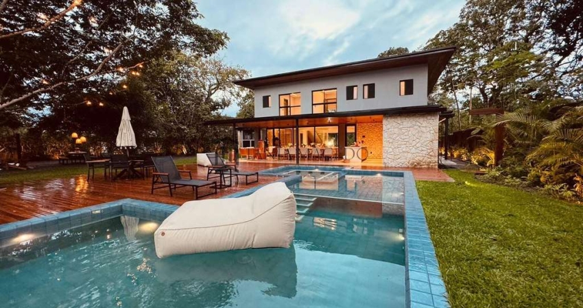 Linda Casa no condominio Torquatro, Casa à venda, 5 suites, closet e acabamento moderno Aldeia dos
