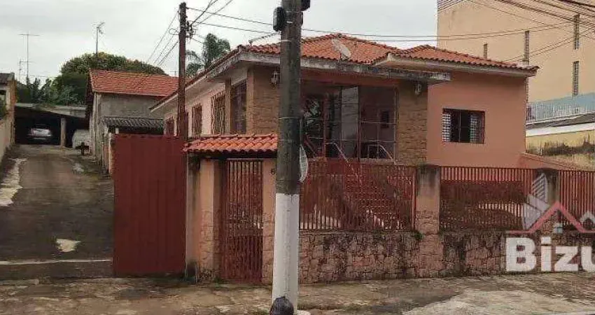 Oprtunidade! Duas casas em um amplo terreno de 750m²!