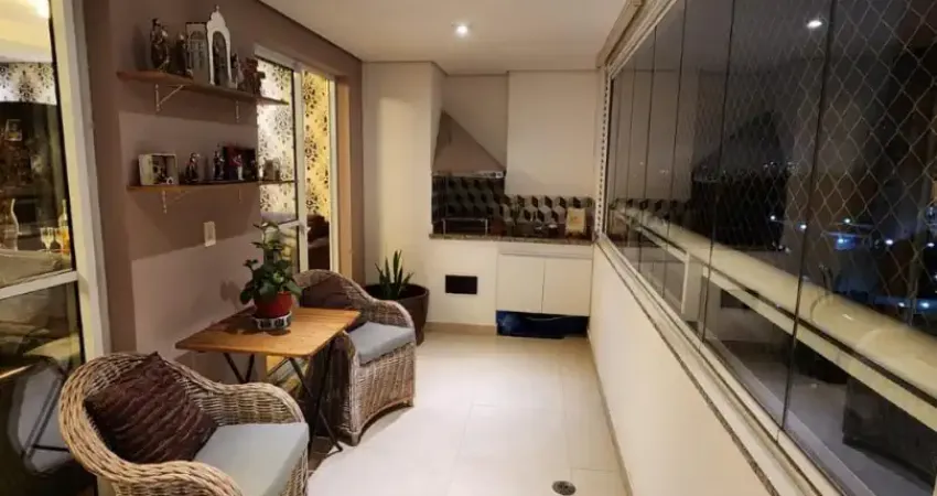 Excelente apartamento em rua tranquila e com varanda gourmet