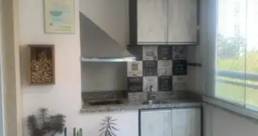 Excelente apartamento mobiliado em rua tranquila e próximo ao comercio local