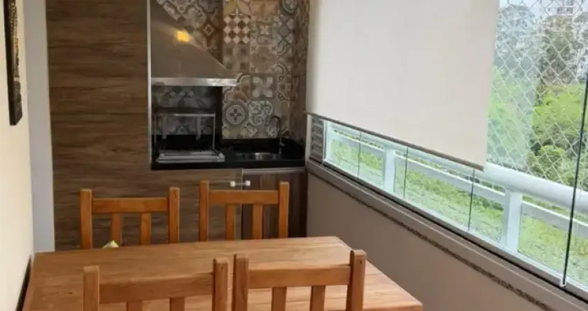 Apartamento em rua tranquila com vista permanente, próximo ao comércio local