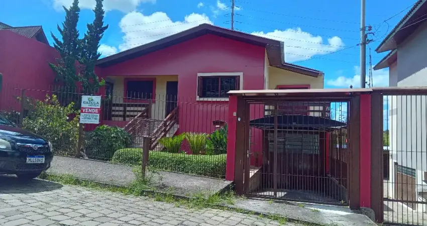 Ótima casa com duas moradias