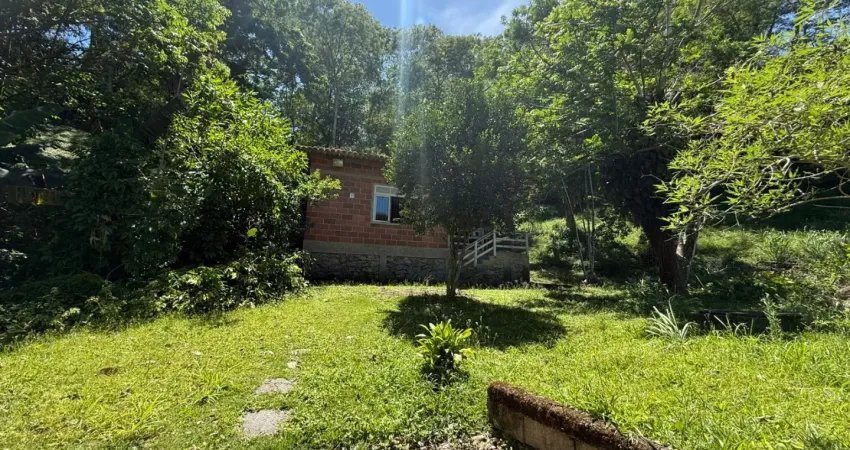 Casa linear com 1 quarto, terreno de 450m2 no engenho do mato - niterói/rj