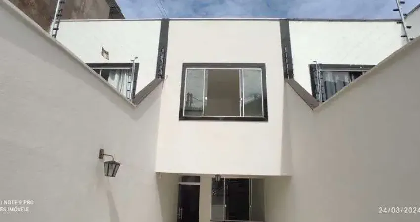 Casa Região de Ipatinga, Bairro Cidade Nova. Cód. K222. Piso porcelanato, 2 vagas. Quintal