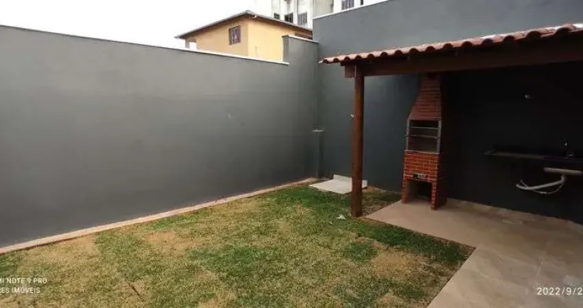 Casa Cód. K142, Meio lote, garagem dois carros, quintal Região de Ipatinga, Bairro Parque Caravelas