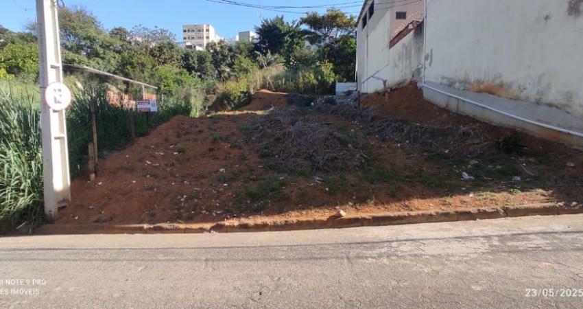 Lote Bairro Cidade Nova,Cód. L097, 360 m², dev. Registr. Projeto prédio 8 aptos.  Perto da avenida.