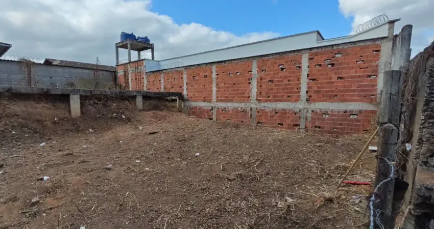 Lote Região de Ipatinga. Bairro Iguaçu,  Cód. L106 ) plano , 360 m², Registrado. Perto da avenida