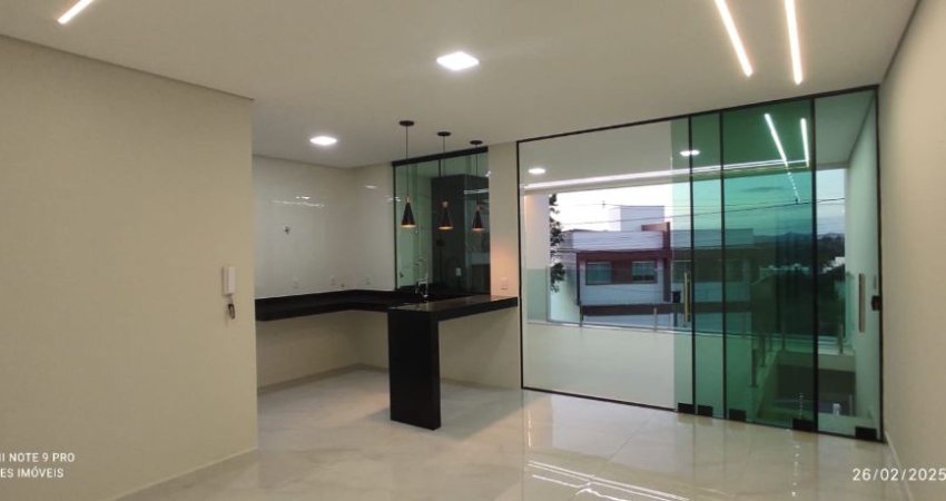 Casa Bairro Cidade Nova. Cód. K236, 3 Qts/suite, Clarabóia, Sacada com Área gourmet, 2 vgs. Região de Ipatinga.