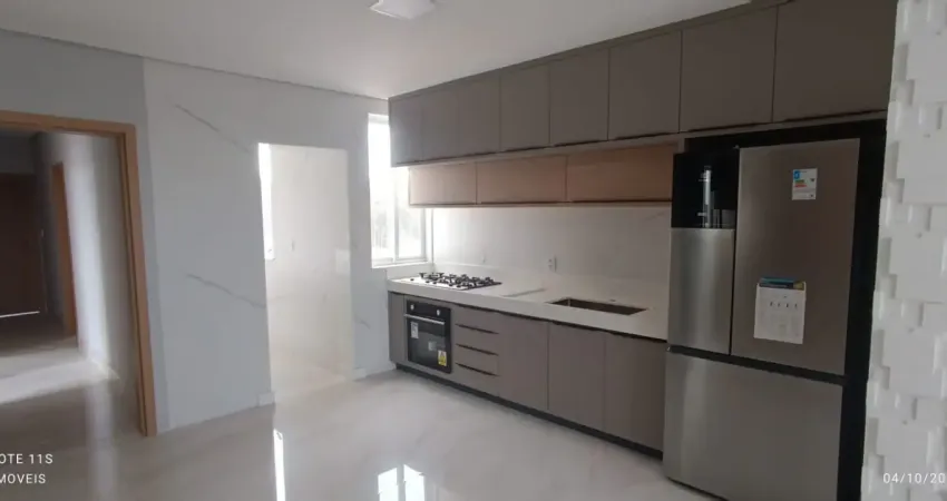 Cobertura bairro iguaçu. cód. c051. 3 suítes, ofurô, mezanino, elevador, móveis planejados, 2 vgs livres, área gourmet. vista para ipatingão