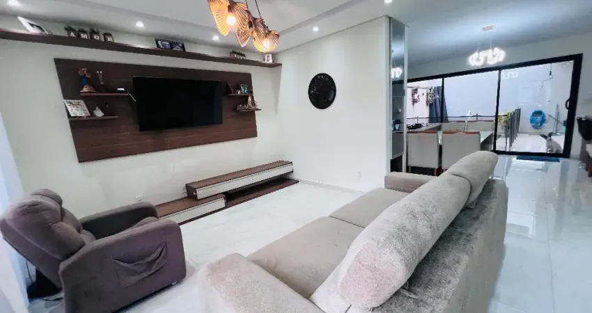 Casa em condomínio com 4 quartos e piscina em condomínio à venda