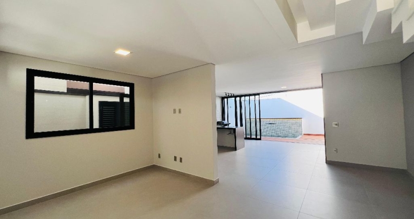 Linda casa em condomínio com 3 suítes e piscina à venda em Jundiai
