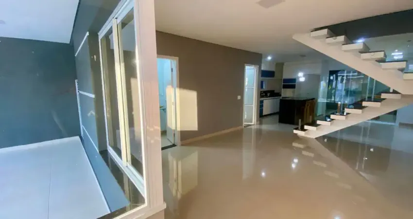 Casa para alugar em condomínio com 3 quartos e suite