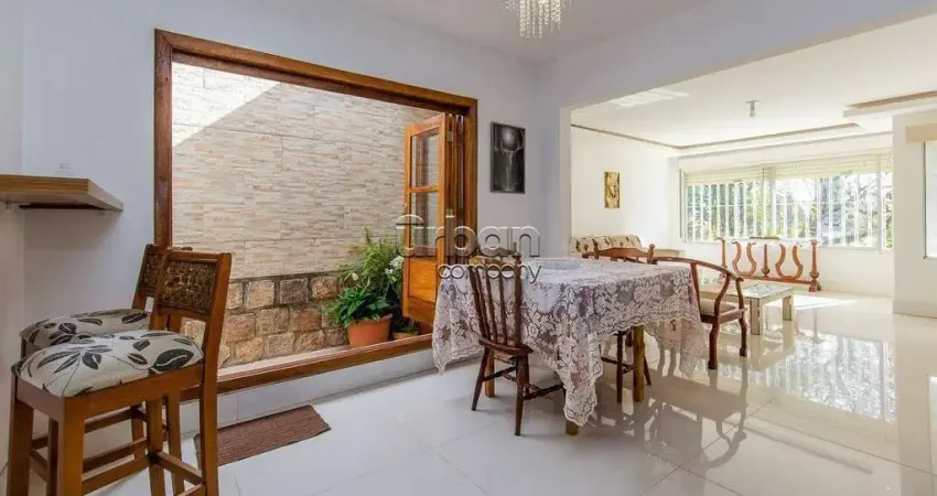 Casa em condomínio fechado com 3 quartos à venda na Avenida General Barreto Viana, 505, Chácara das Pedras, Porto Alegre