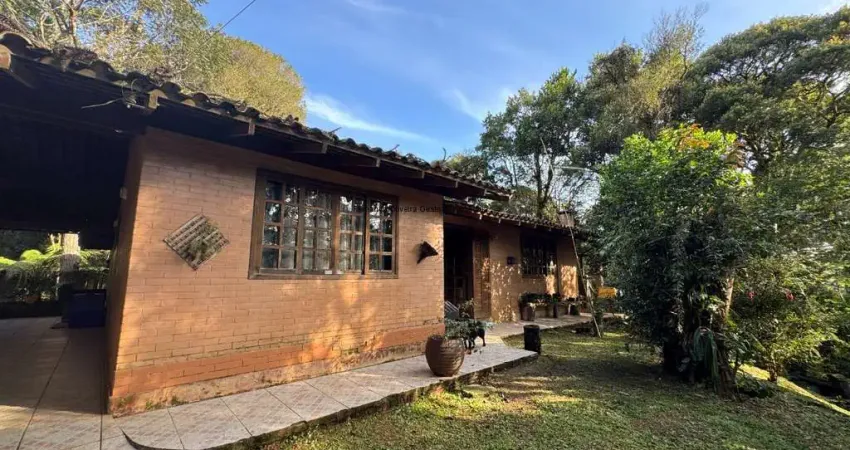 Chácara com 2 casas - Árvores frutíferas e poço
