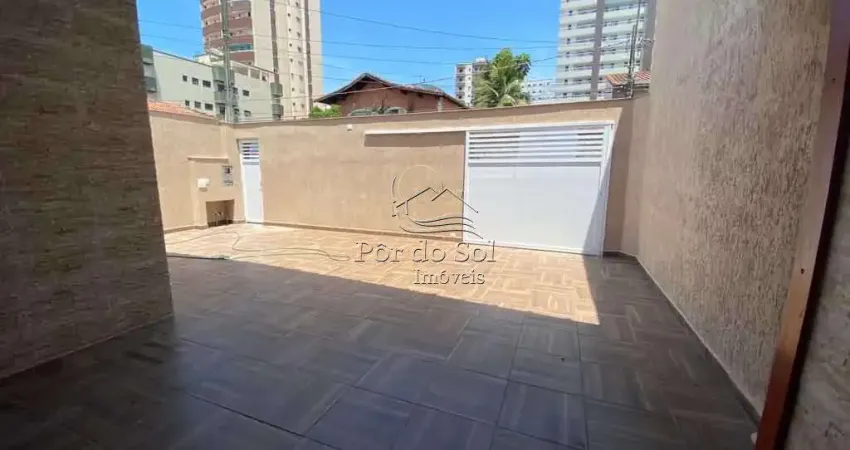 Casa térrea isolada, 03 quartos com piscina e churrasqueira na ocian!!!