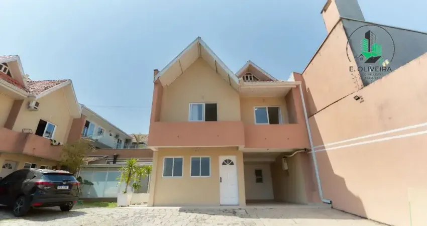 Excelente sobrado triplex em condomínio no São Bráz;