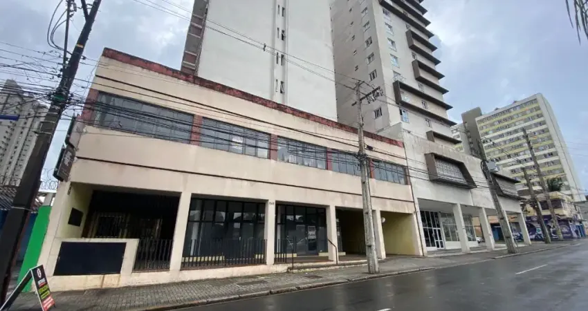 Conjunto comercial amplo, com dois pavimentos em localização privilegiada no bairro Cristo Rei;