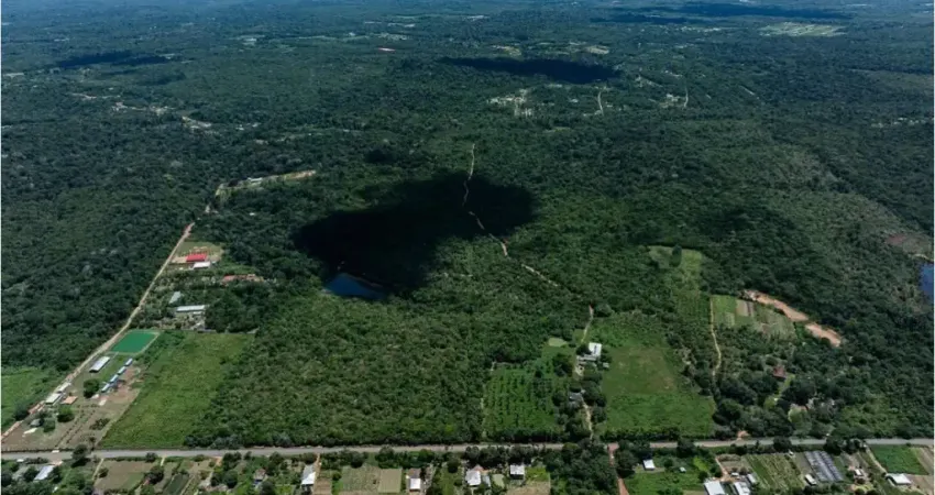 Sitio localizado na Rodovia Manoel Urbano, 2km a dentro do Ramal da Cachoeira (Km 23)