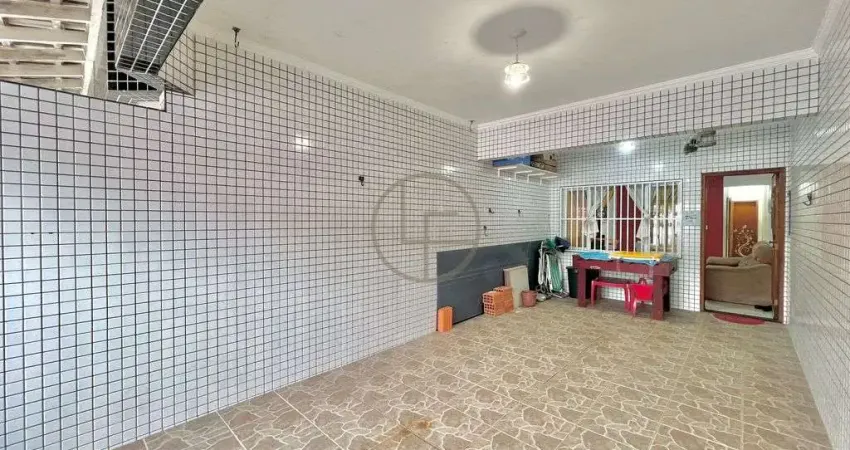 Sobrado Geminado com Ótima Localização no Canto do Forte
